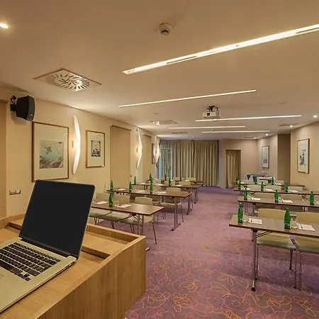 Grund Golf And Hotel