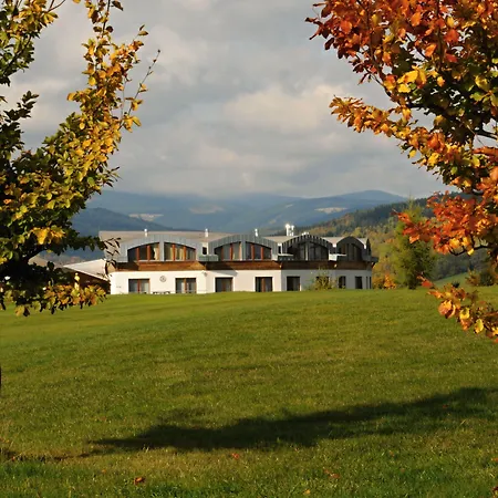Grund Golf And Mladé Buky