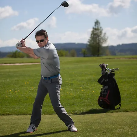 Hotel Grund Golf And Mladé Buky