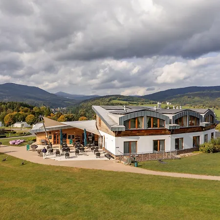 Hotel Grund Golf And Mladé Buky