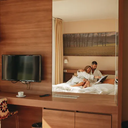 Grund Golf And By Lh 4* 메라드바키