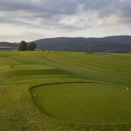 Grund Golf And Hotel Mladé Buky