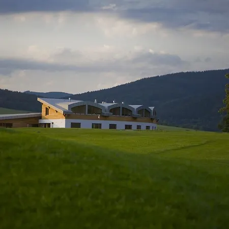 Szálloda Grund Golf And Mladé Buky