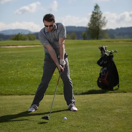 Grund Golf And By Lh Mladé Buky