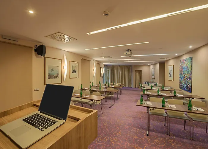 Grund Golf And Hotel