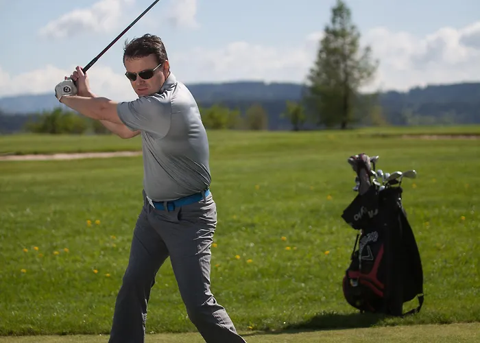 Hotel Grund Golf And Mladé Buky