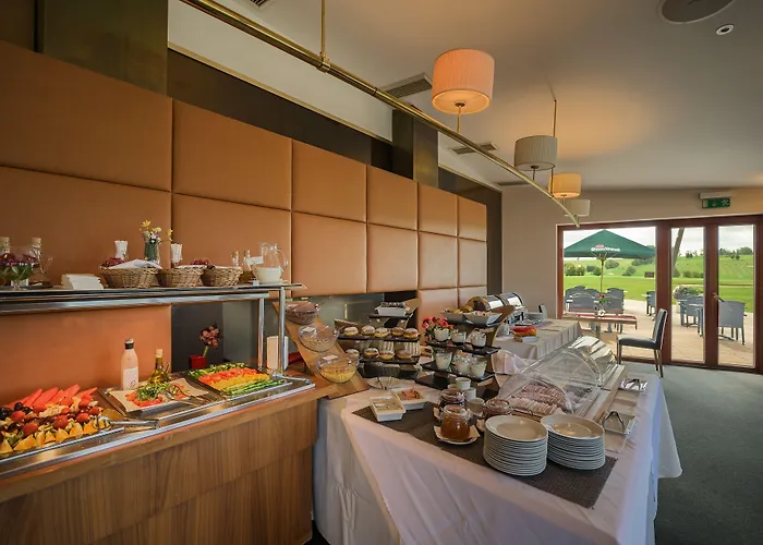 Hotel Grund Golf And Mladé Buky