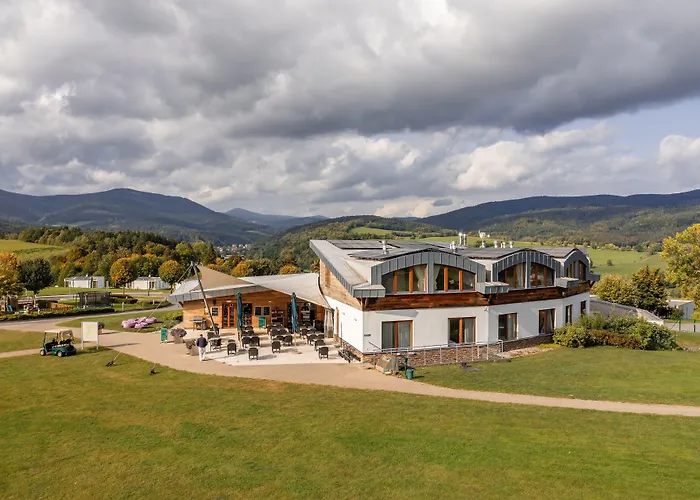 Hotel Grund Golf And Mladé Buky