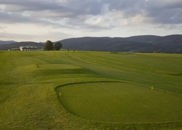 Grund Golf And Hotel Mladé Buky