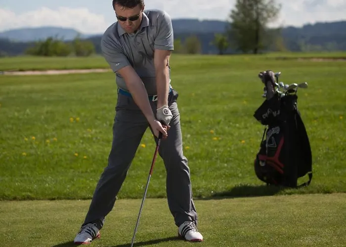 Grund Golf And Mladé Buky